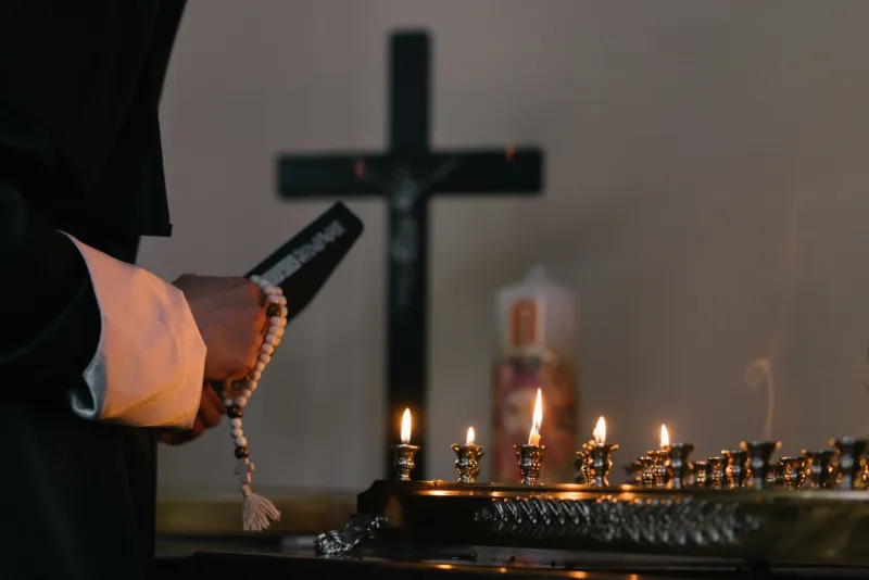 Quando os Orixás Encontram os Santos: O Sincretismo Religioso que Nasceu no Coração do Brasil